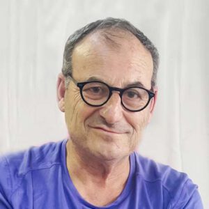 אתם צופים במנחם ריינשטיין מנכ"ל ג'ונסון אנד ג'ונסון מדיקל ישראל. בסרטון זה הוא מסביר ומספר על החווית טיפול שלו בנטלי קוסמטיקס שמתמחה בבעיות שונות בכף הרגל והציפוניים. אז מה מנחם ריינשטיין מספר על הטיפול שעבר אצלנו? "אני מנחם ריינשטיין מטופל בקוסמטיקה נטלי ולאורך זמן זה עזר לי בצורה בלתי רגילה. יש לי עור עבה שמתפוצץ ברגליים ובידיים, וטיפול שלו מאז שהתחלתי לטפל פה. לפניכן היו לי עור פתוח עם זיהומים ודם היה יורד ,ועכשיו מאז שאני מטופל פה כמה חודשים אין לי שום בעיה והכל הסתדר!"